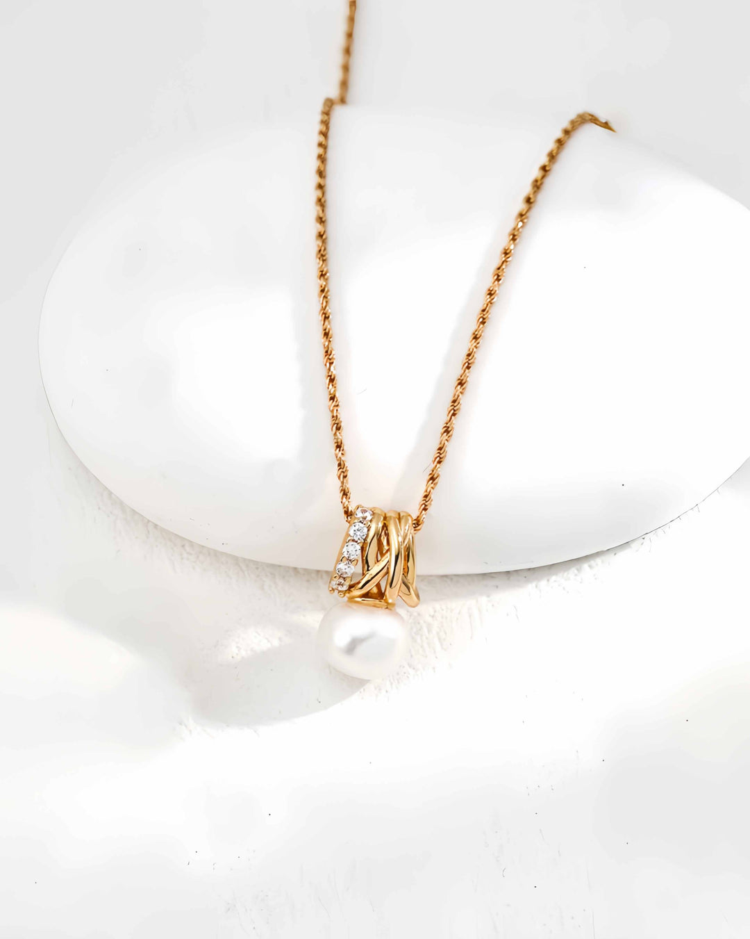 Everyday Pearl – Radiant Knot Pearl Necklace