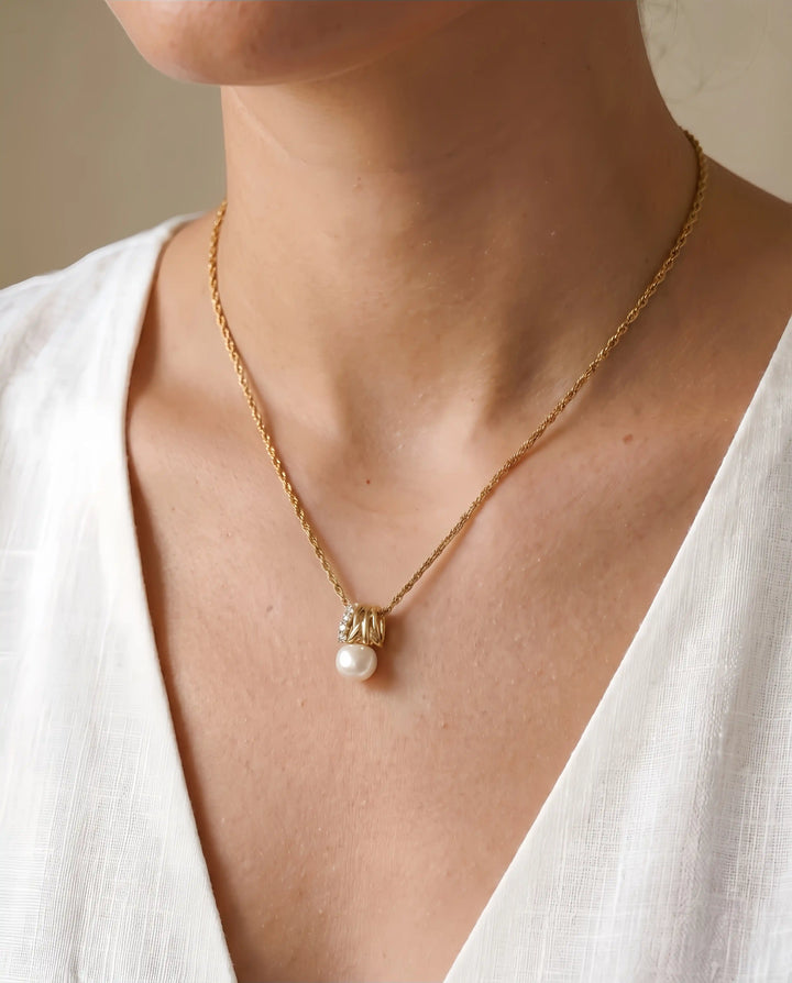 Everyday Pearl – Radiant Knot Pearl Necklace