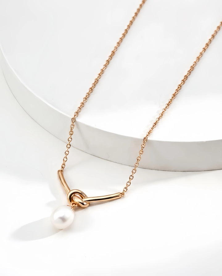 Everyday Pearl – Quiet Knot Necklace