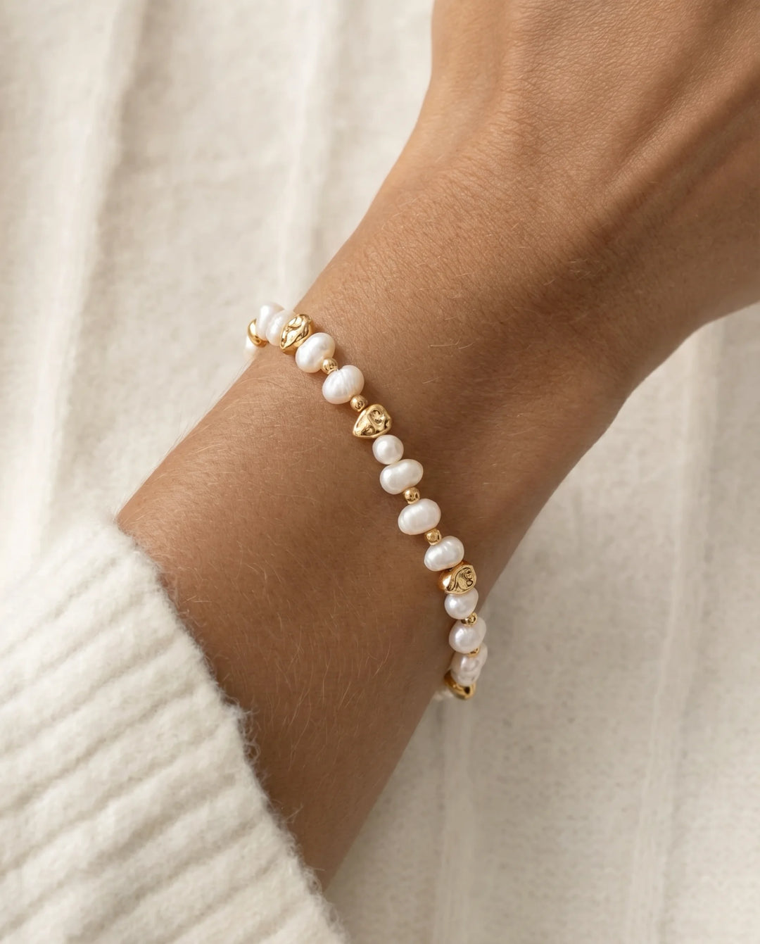 Luminous Tide – Pearl Drift Bracelet