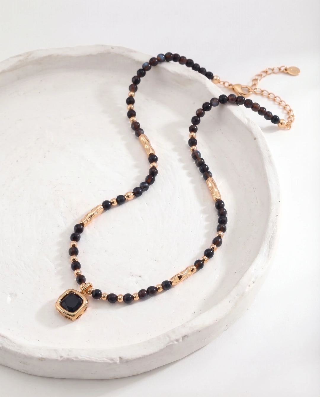 Guardian’s Gaze – Black Agate Pendant Necklace