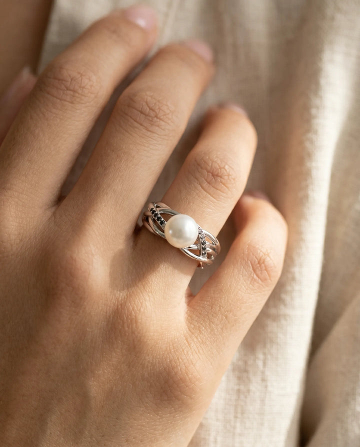 Everyday Pearl – Radiant Knot Pearl Ring