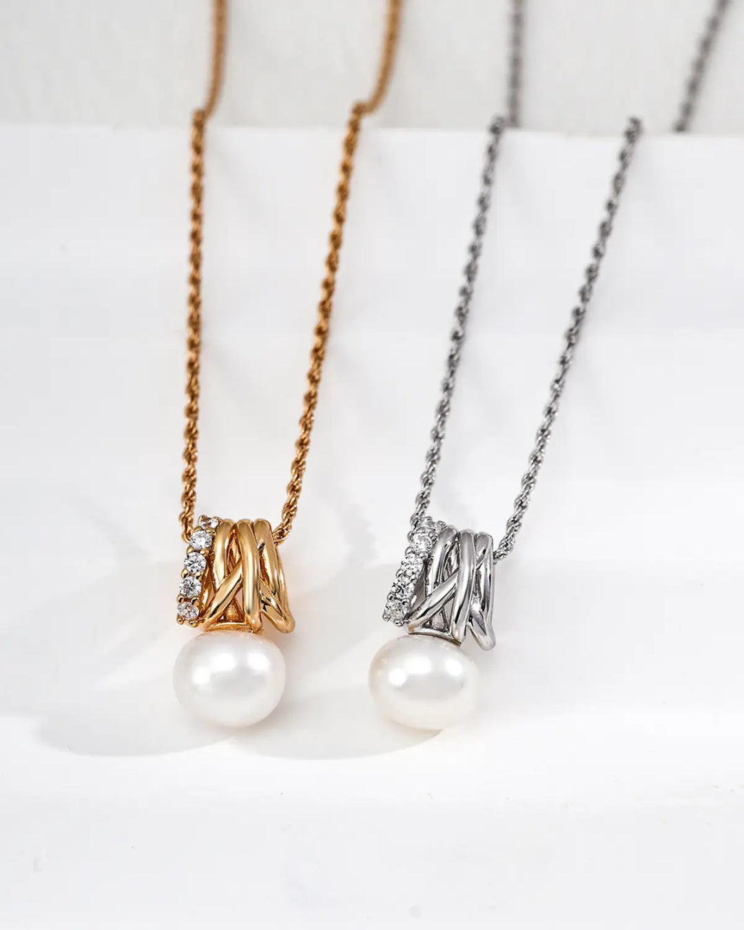 Radiant Knot pearl necklace in gold and silver versions