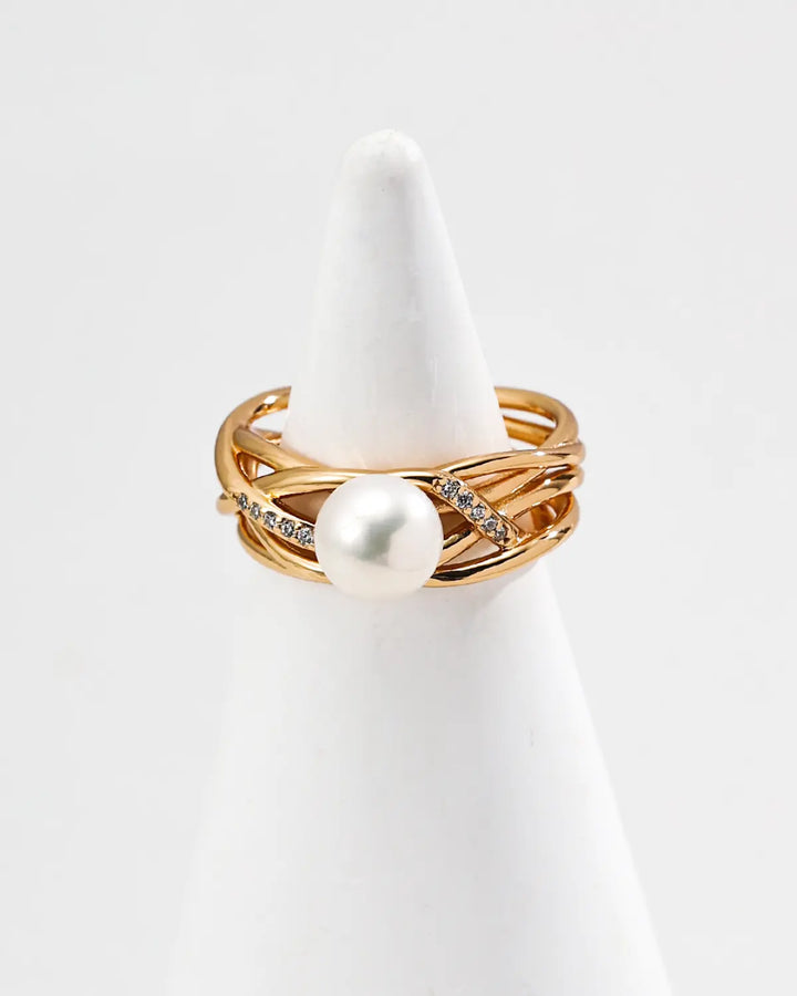 Radiant Knot freshwater pearl ring gold version