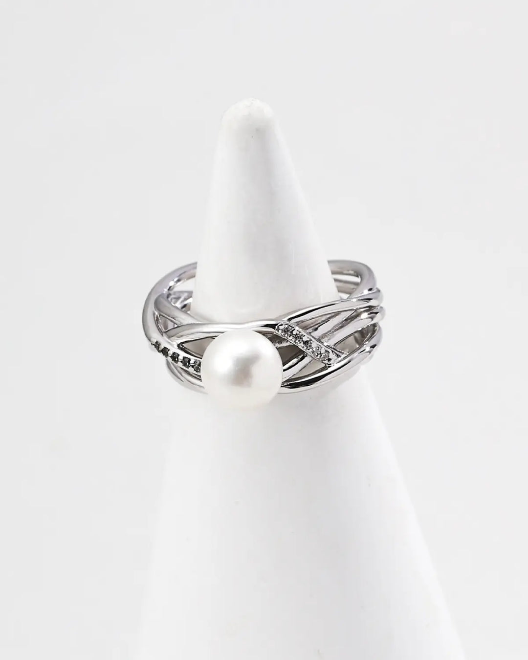 Radiant Knot freshwater pearl ring silver version