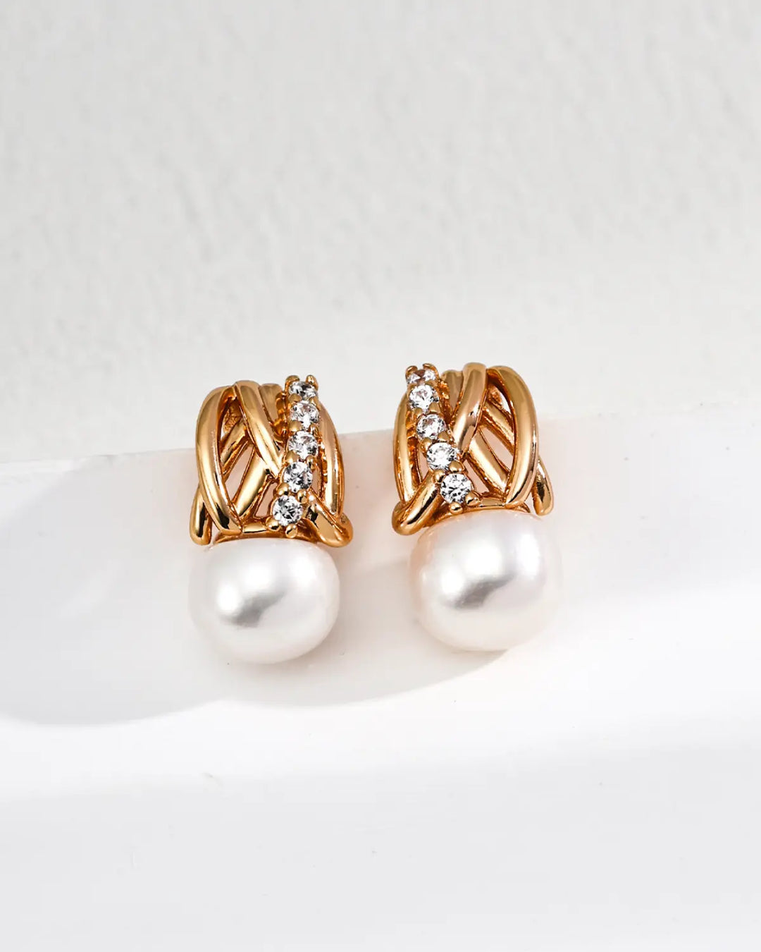 Radiant Knot pearl stud earrings with freshwater pearl and gold setting