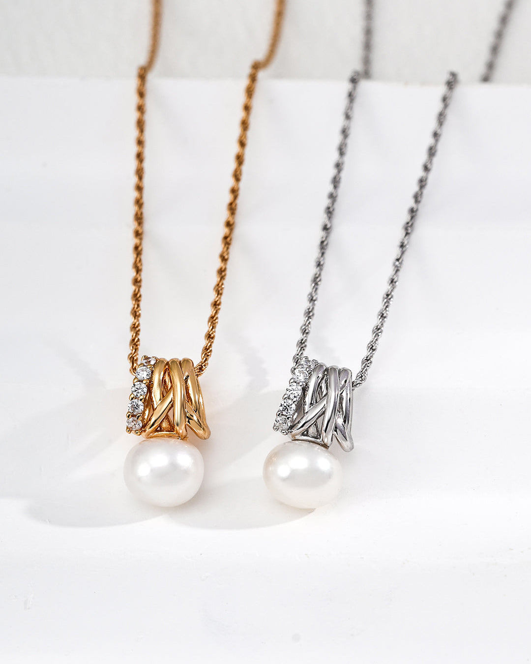 Everyday Pearl – Radiant Knot Pearl Necklace