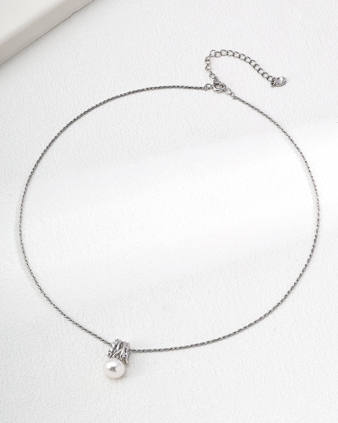 Everyday Pearl – Radiant Knot Pearl Necklace