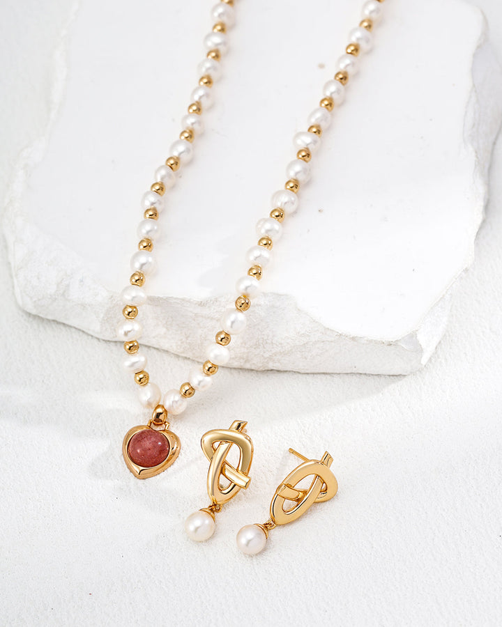 Everyday Pearl – Quiet Knot Stud Earrings