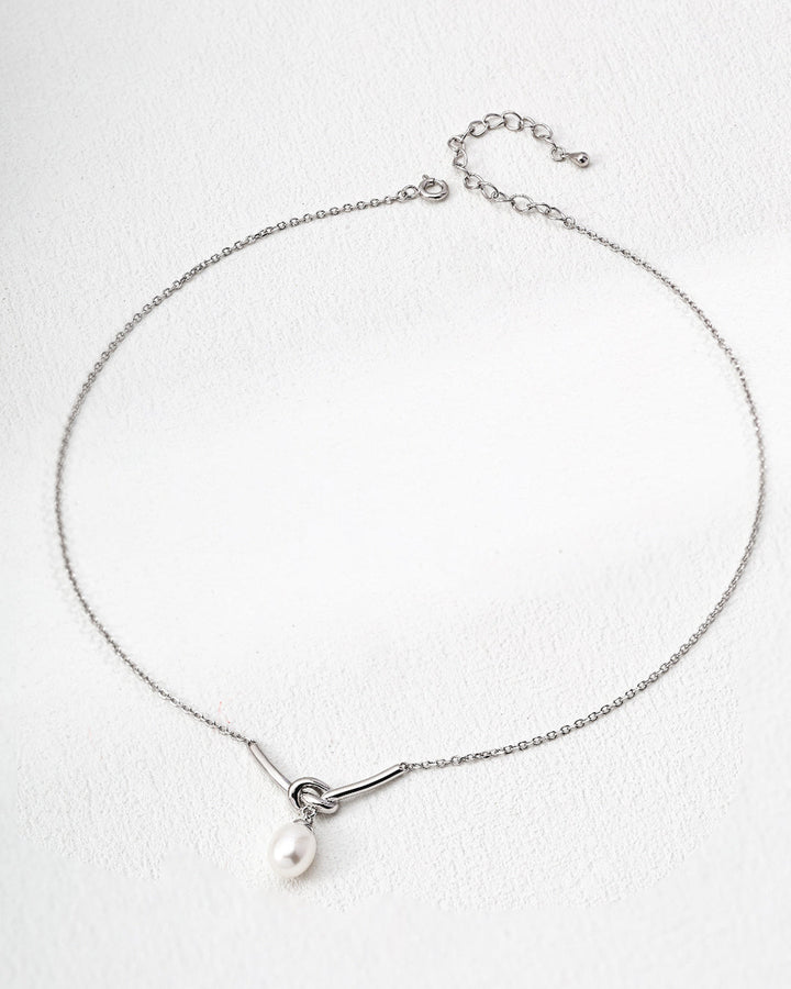 Everyday Pearl – Quiet Knot Necklace