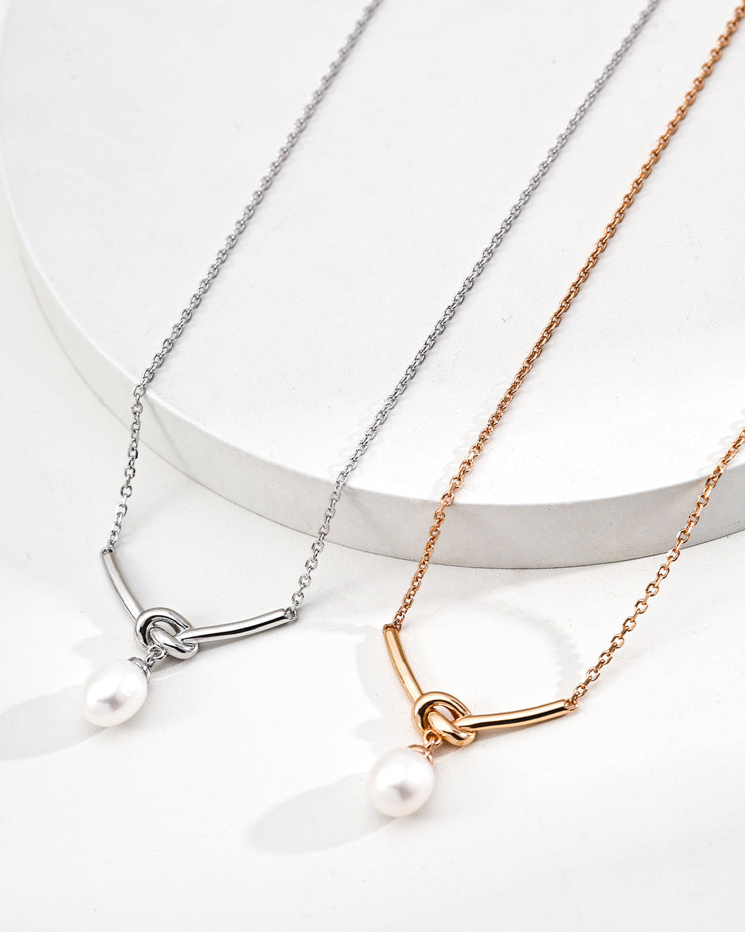 Everyday Pearl – Quiet Knot Necklace