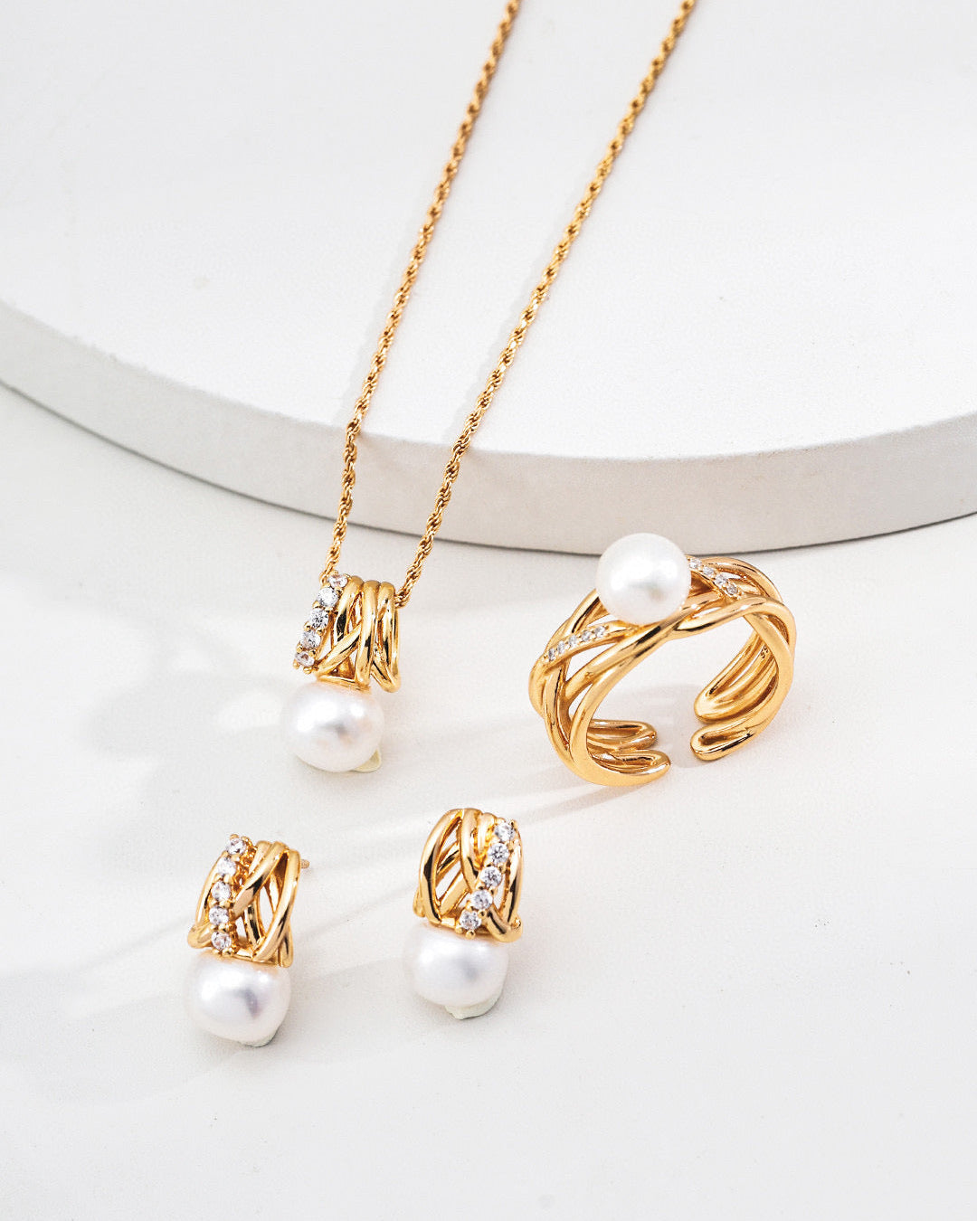 Everyday Pearl – Radiant Knot Pearl Necklace