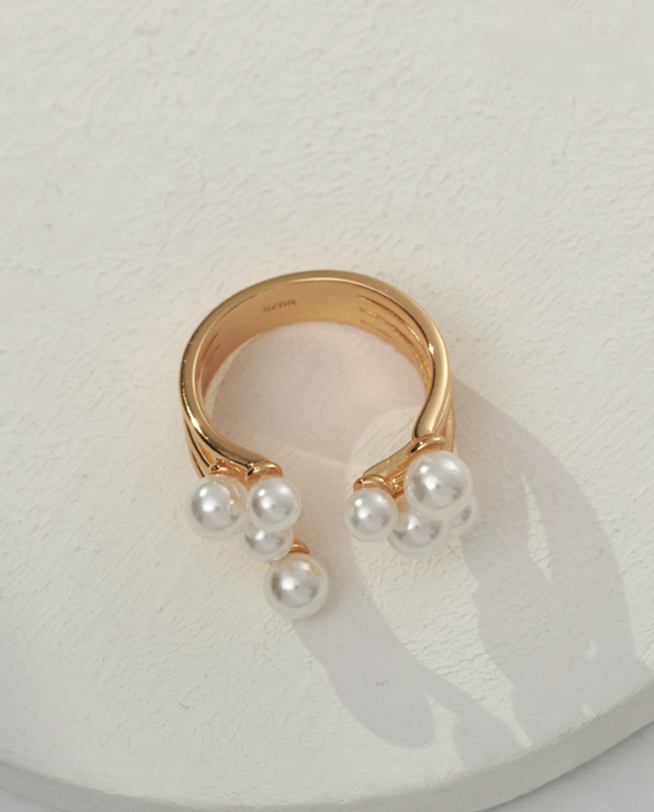Lustre Atelier – Shell Pearl Cluster Ring