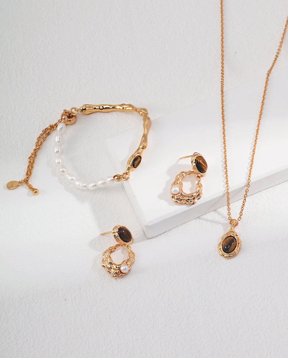 Pharaoh’s Vision – Tiger Eye Amulet Necklace