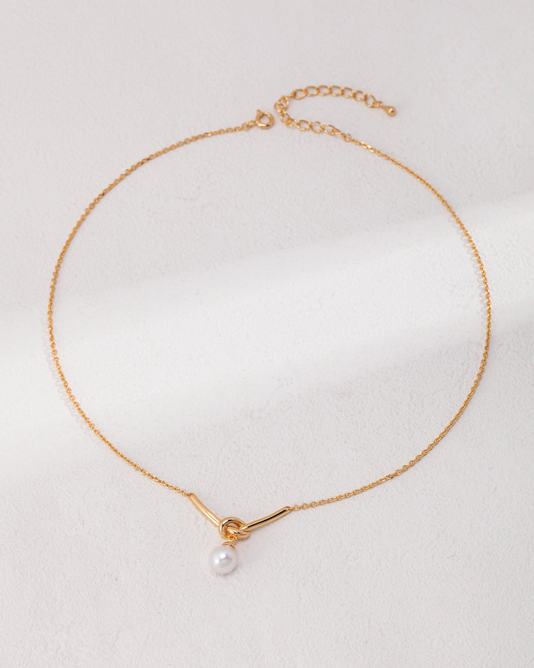 Everyday Pearl – Quiet Knot Necklace