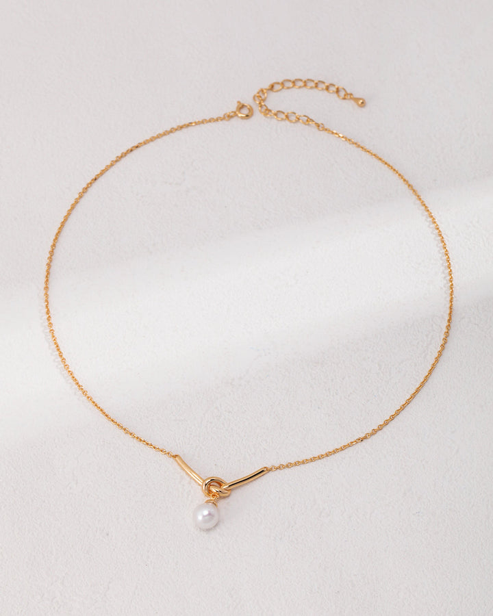Everyday Pearl – Quiet Knot Necklace