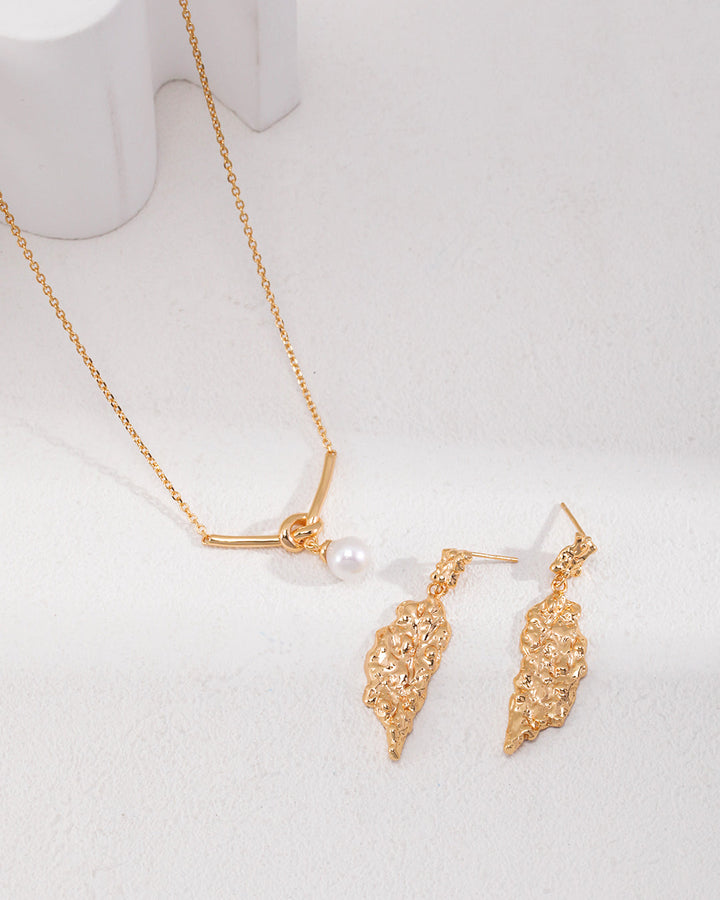 Everyday Pearl – Quiet Knot Necklace