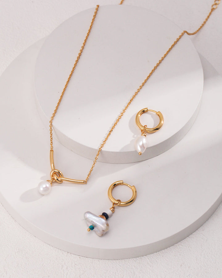 Everyday Pearl – Quiet Knot Necklace