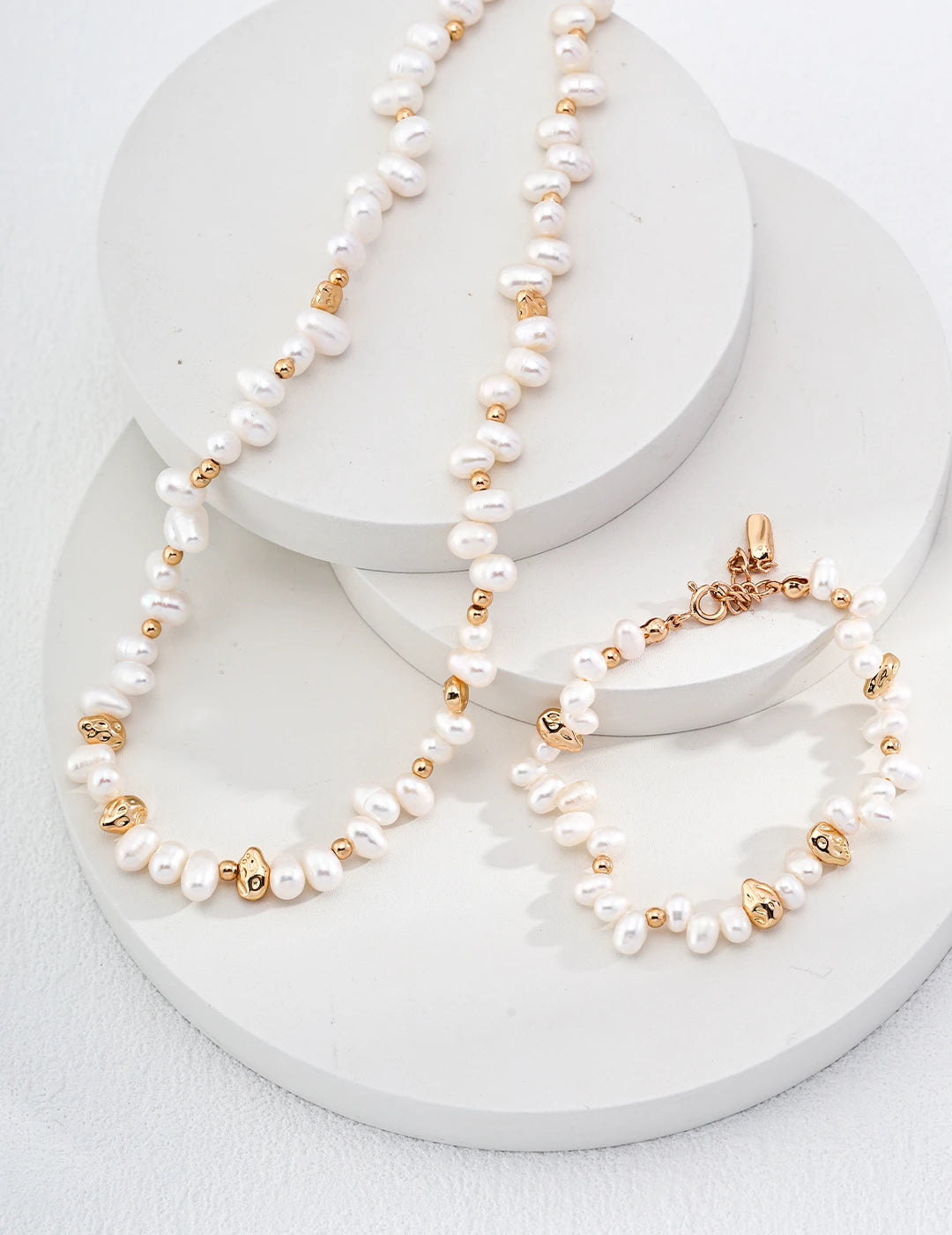 Luminous Tide – Pearl Drift Necklace